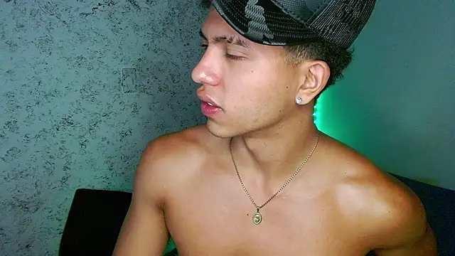 tonydesire_ webcam