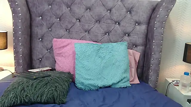 ViviJones webcam