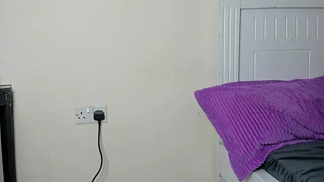 Real_Slim_Thick webcam