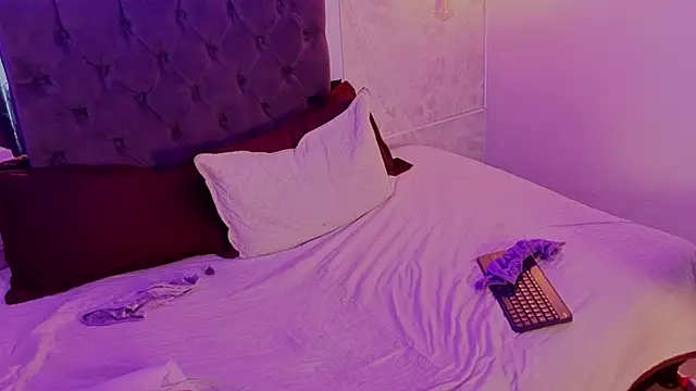chloe_bronze webcam