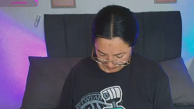 samm_curvy webcam