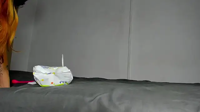 KinkyLatins webcam