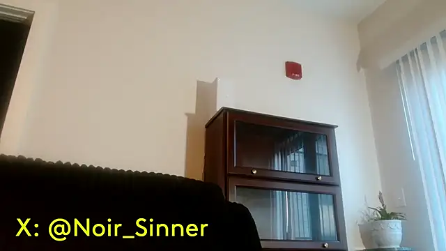 sinnernoir live cam on StripChat