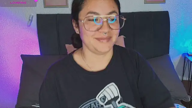 samm_curvy
