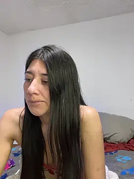 KiraKayLeiigh webcam