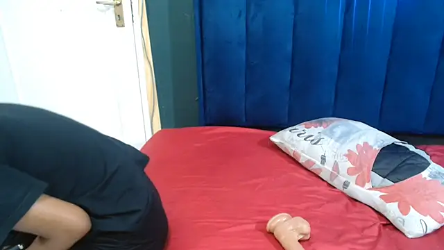 HotCreamyTea webcam