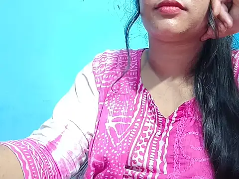 Adhiti_1 live cam on StripChat