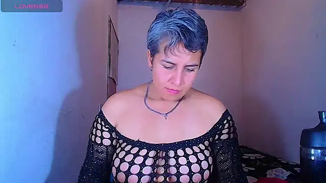 Yessi_rousse live cam on StripChat