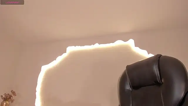 MiaFarrell_ webcam