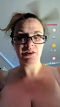 queenpeaches121 webcam