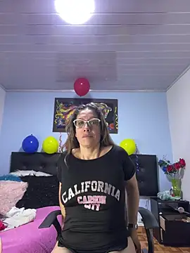 kaylaMinov_ webcam