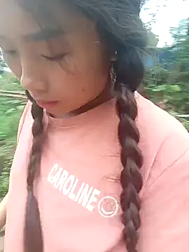 HeresThuy22 webcam