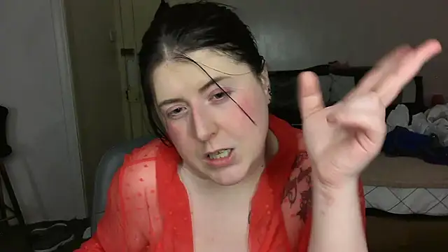 LucyLou31 webcam