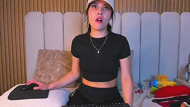 ElaVictoria webcam