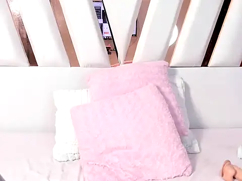 MiaKleinX webcam