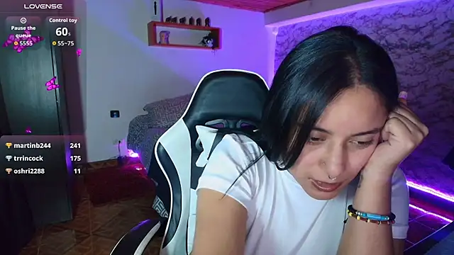 Camila_IRoose webcam
