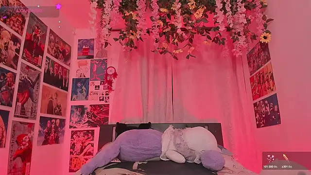 MissCurvyTop webcam