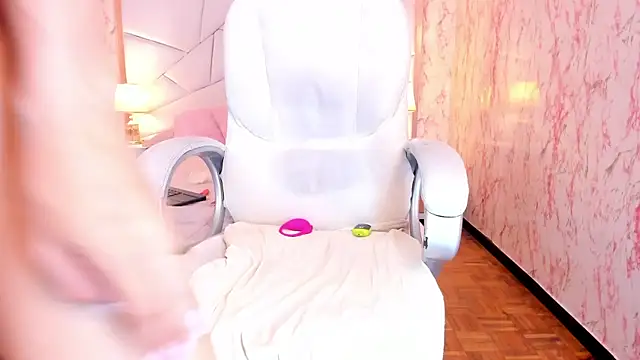 Emily_Whinfre webcam