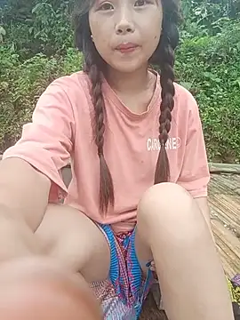 HeresThuy22 webcam