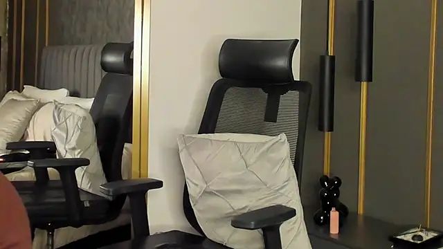 Alisha-Bond webcam