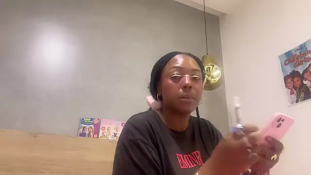 ChocolateCakeQueen webcam