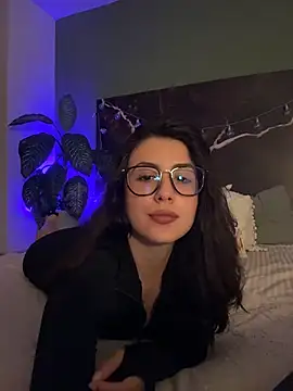 emasaenz - EmaSaenz's free webcam - UK Sex Cams