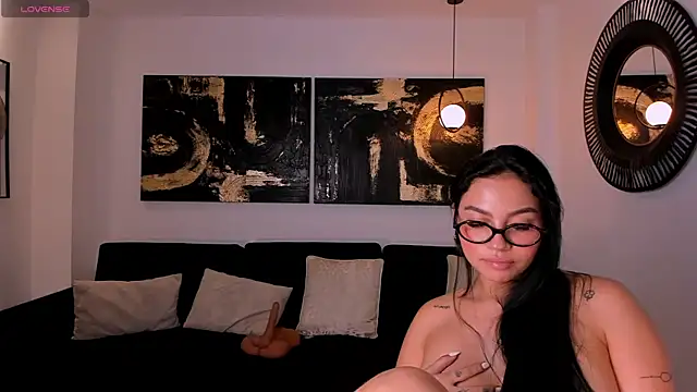 MollyJones_ webcam