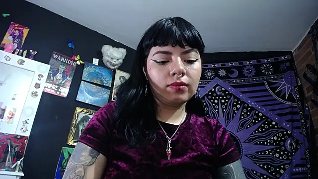 Yourmadame_P webcam