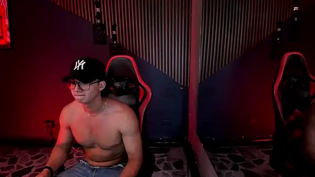 axxel_muscle - Axxel_Muscle's free webcam - UK Sex Cams