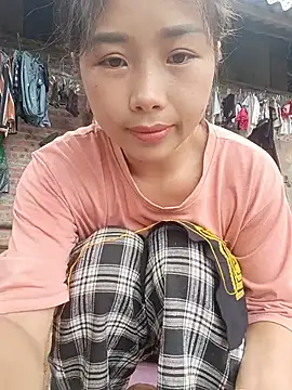 HeresThuy22 webcam