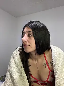KiraKayLeiigh webcam