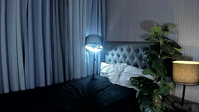 HugeCocoCock webcam