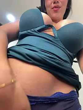 MiaJones21