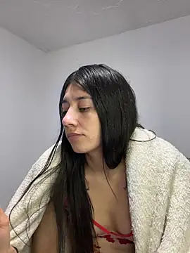 KiraKayLeiigh webcam