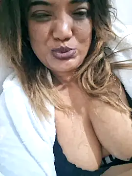 Indianpleasure300 webcam