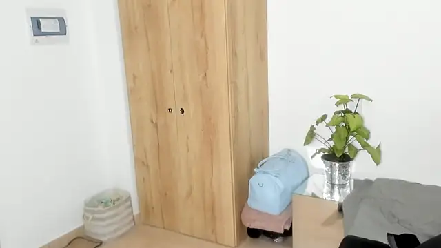 naomimoore828 webcam