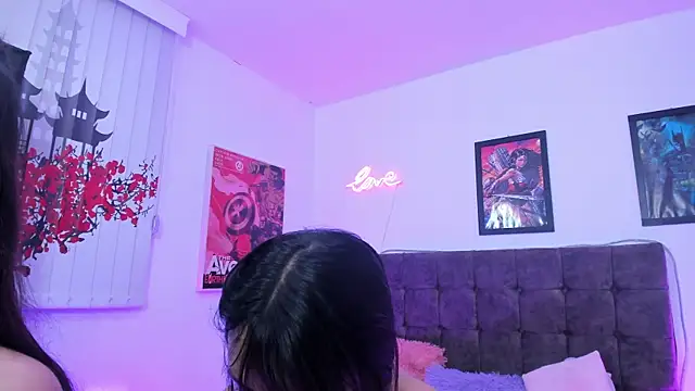 izza_and_kyra webcam