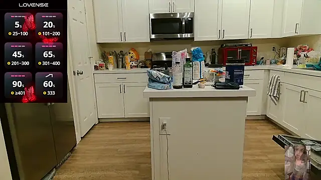 Blondiewithanass webcam
