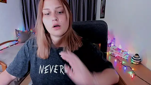 NoraLiin webcam