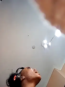 SkinnykeehXO webcam