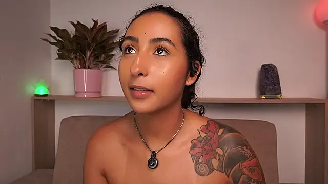 agatha_collins_ webcam