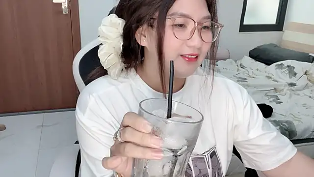 Ni-Ni_2K live cam on StripChat