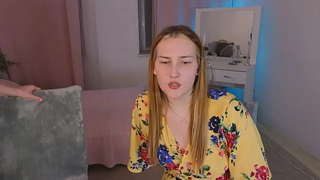 Freckle_Diyana webcam