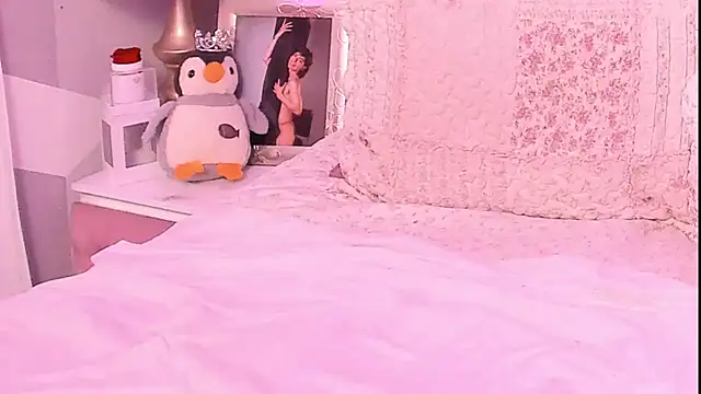KylieMonnett webcam