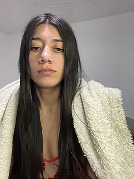 KiraKayLeiigh webcam