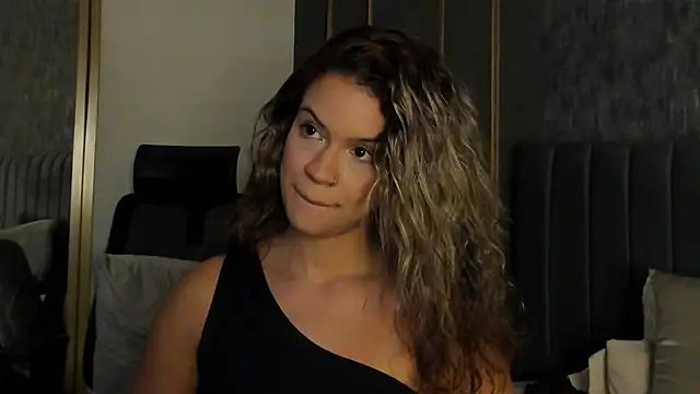 Alisha-Bond webcam
