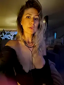 CelynaRoss webcam