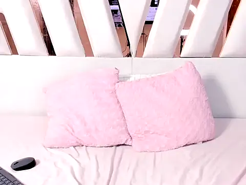 MiaKleinX webcam