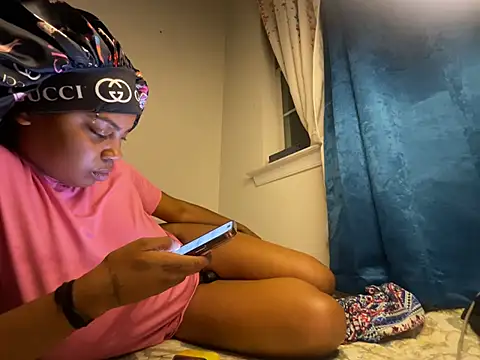 TheRealOshunQueen webcam