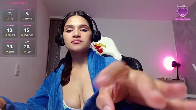 Roxxi_2110 webcam